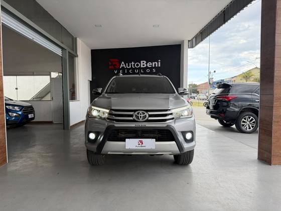 TOYOTA HILUX 2.8 SRX 4X4 CD 16V DIESEL 4P AUTOMÁTICO TOYOTA HILUX 2.8 SRX 4X4 CD 16V DIESEL 4P AUTOMÁTICO